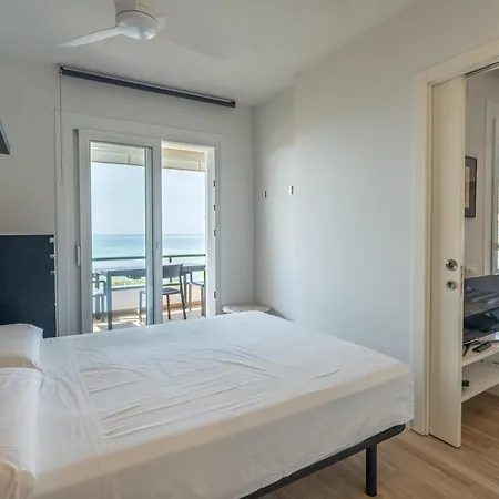 Frente Al Mar Σίτζες