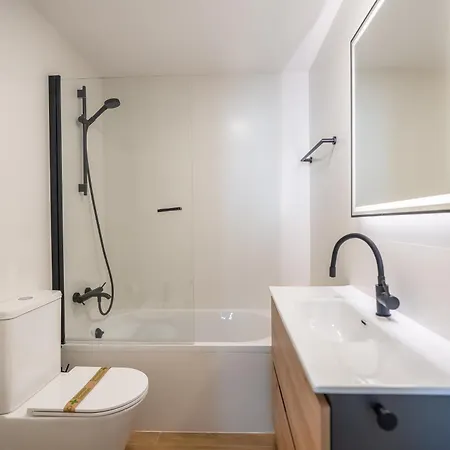 Frente Al Mar Σίτζες