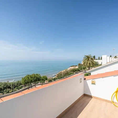 Frente Al Mar Σίτζες